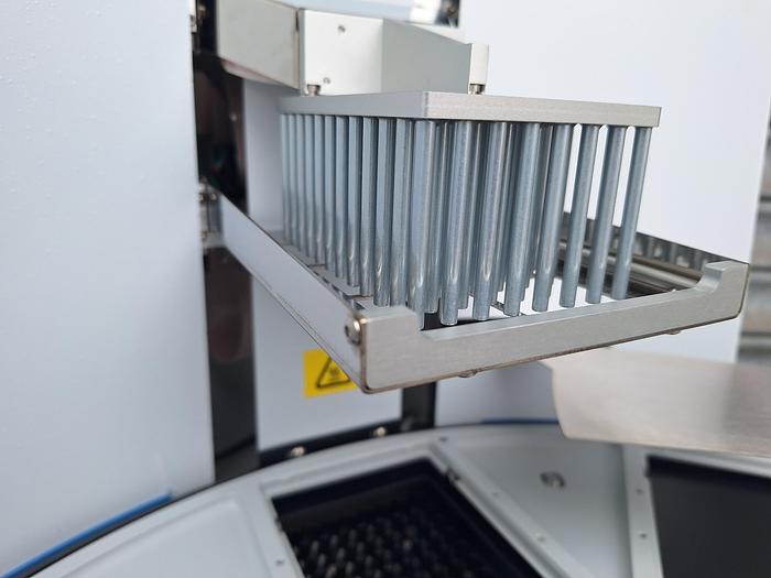 Used Thermo Scientific KingFisher Flex DNA Analyzer