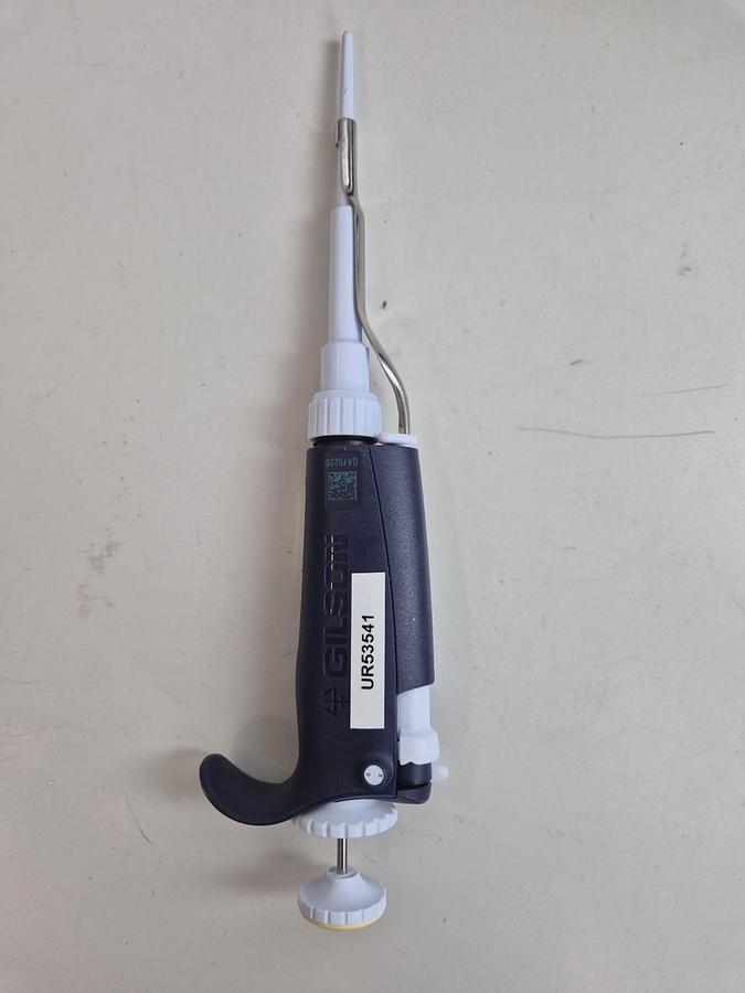 Used Pipetman Gilson ul p20 2-20 Pipette. Colour code light yelllow