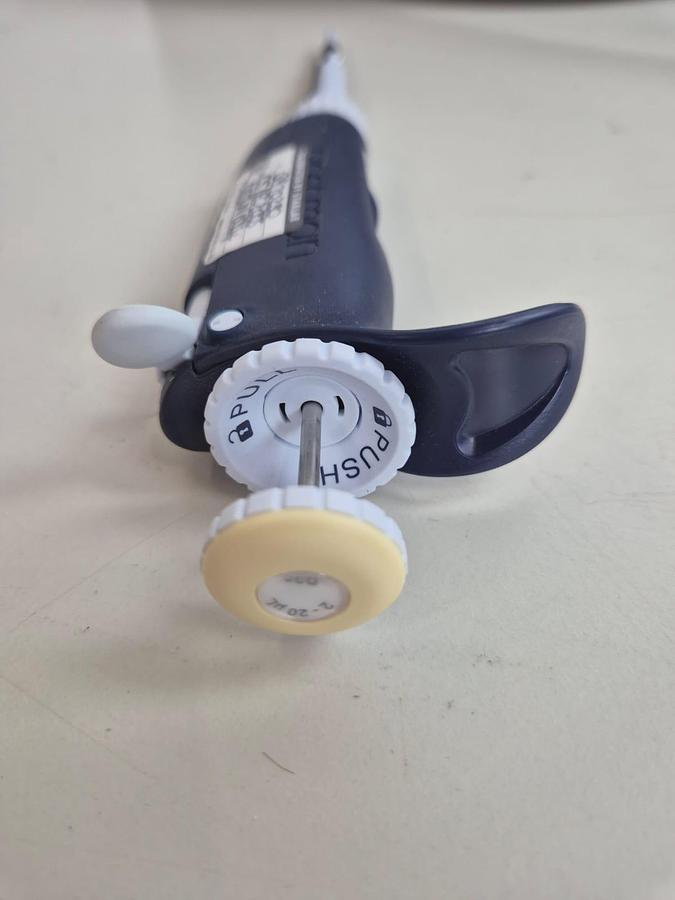 Used Gilson PIPETMAN L P20L 2-20uL Single Channel Pipette Light Yellow