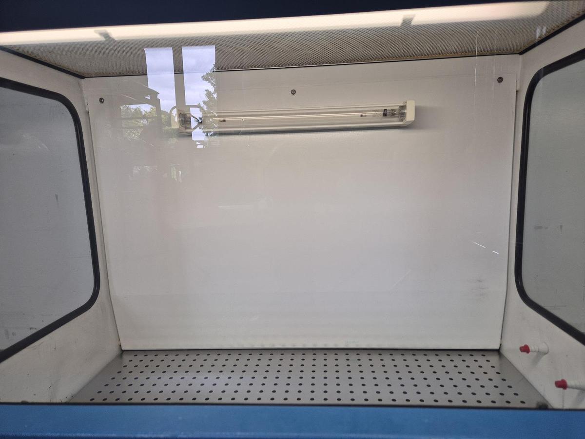 Used ICN Biomedicals Flow Gelaire BSB Class 2 Safety Cabinet