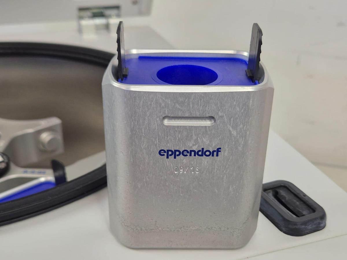 Used Eppendorf 5804 benchtop centrifuge