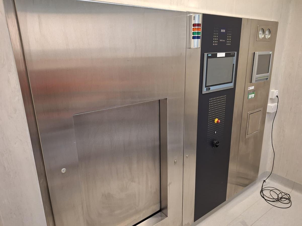 Used MM Group Vakulab HL Medical Autoclave