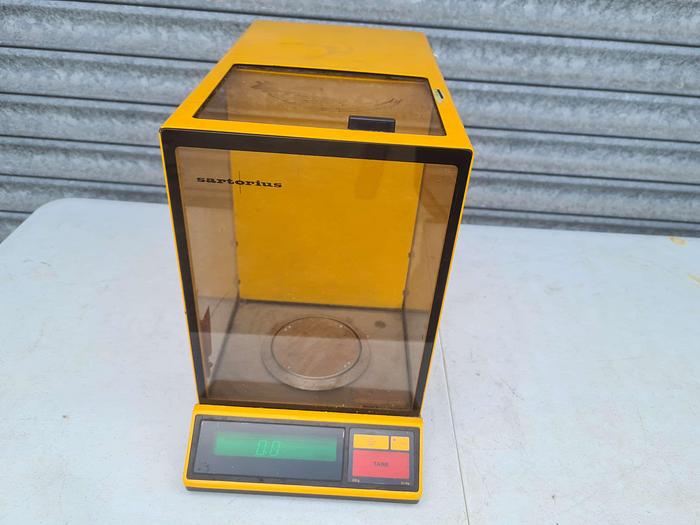 Used Sartorius 4 Fig Balance