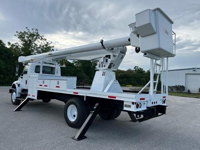 Used 2005 International 4400 FLATBED  72FT OVER CENTER BUCKET TRUCK