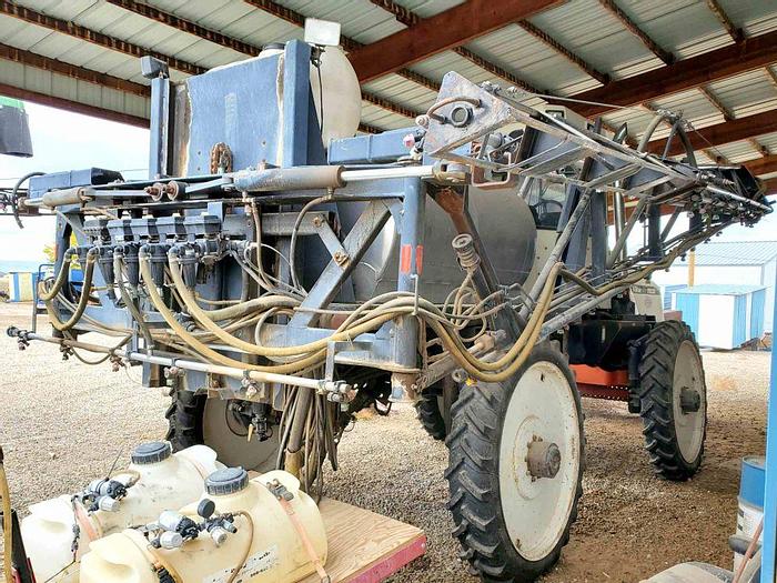 Used Willmar 7200 Sprayer w/ 90' Boom