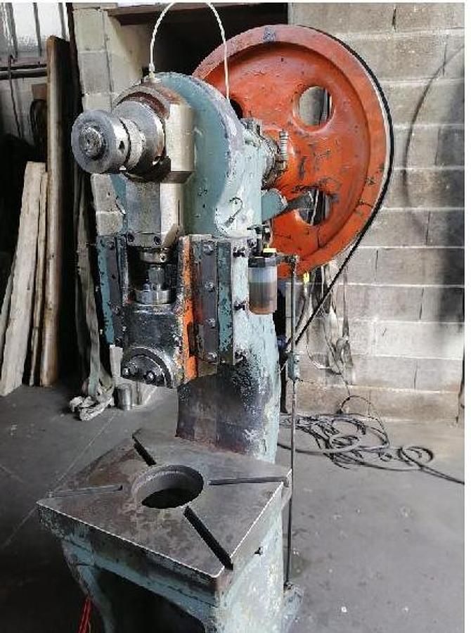 Usato PRESSA A CHIAVETTA CASAROTTO DA 20 TON MOD.DF20