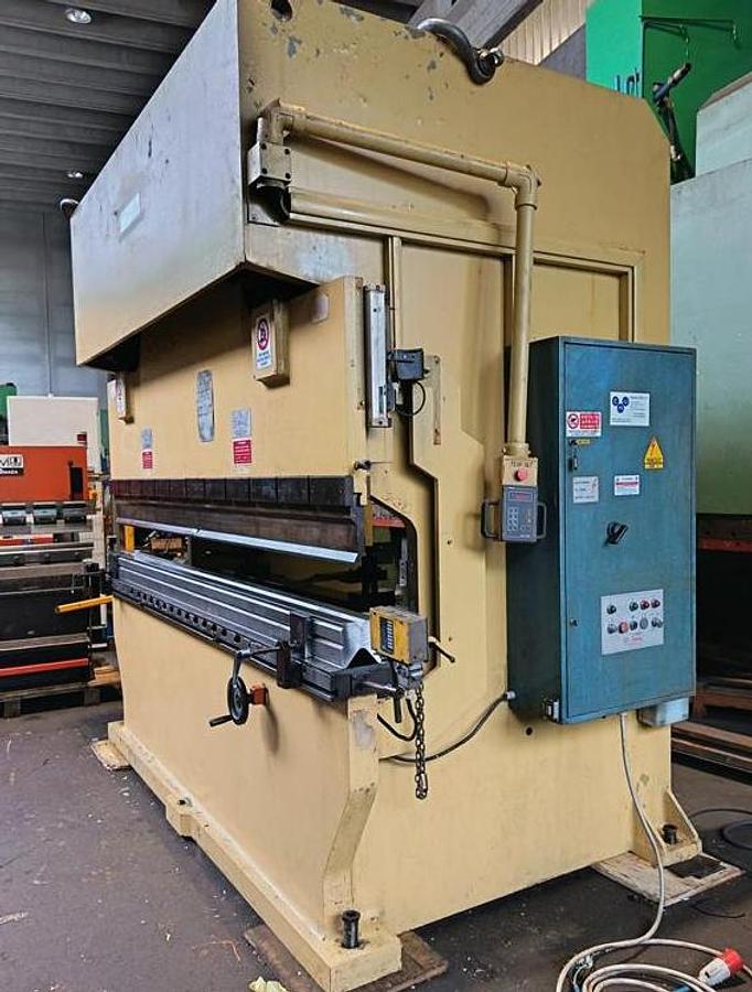Usato PRESSA PIEGATRICE FARINA DA3100X200 TON