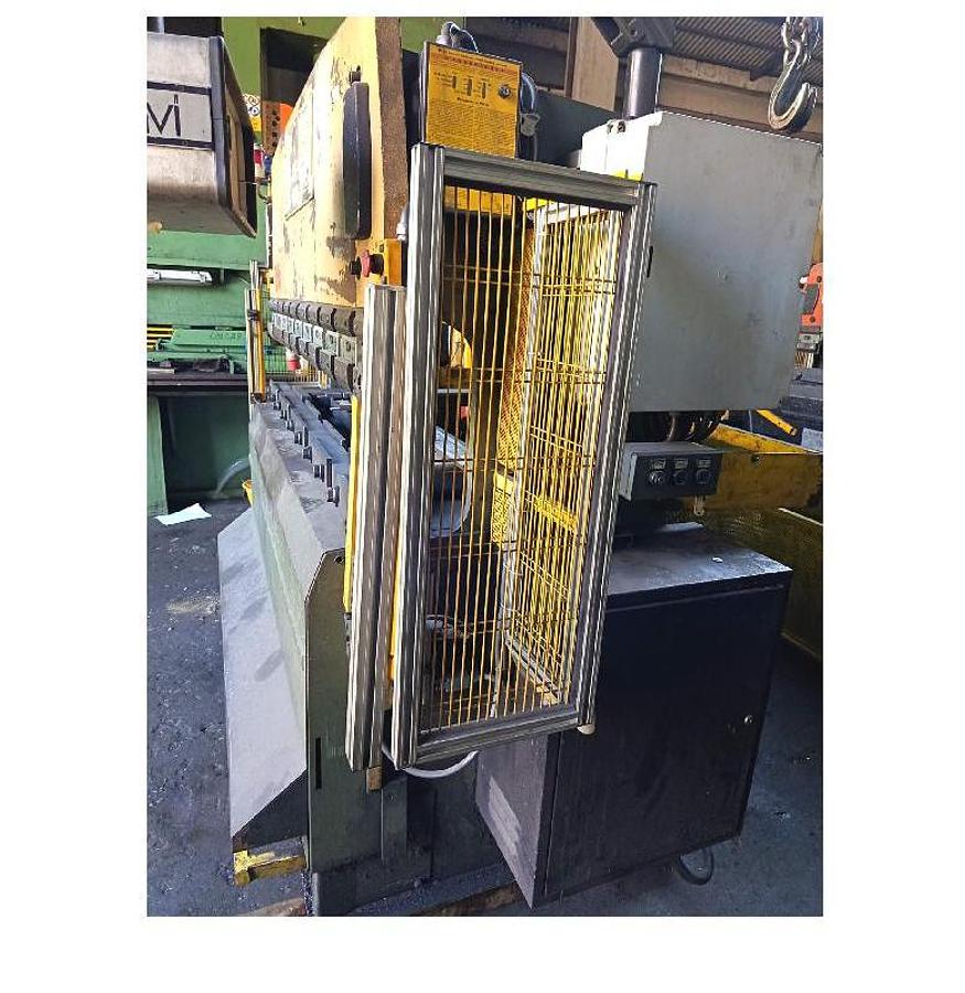 Usato PRESSA PIEGATRICE SCHIAVI RG 35/20 DA 2000 X35 TON IDRAULICA