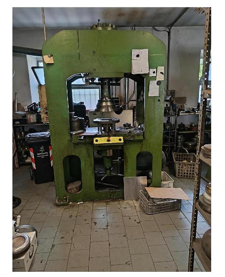 Usato PRESSA IDRAULICA  DUE MONTANTI DA 50TON