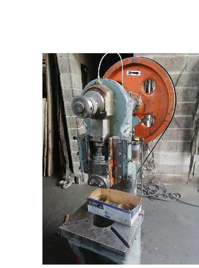 Usato PRESSA A CHIAVETTA CASAROTTO DA 20 TON MOD.DF20