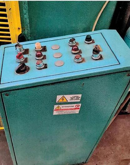 Usato PRESSA ECCENTRICA A FRIZIONE COLOMBO DA 200 TON