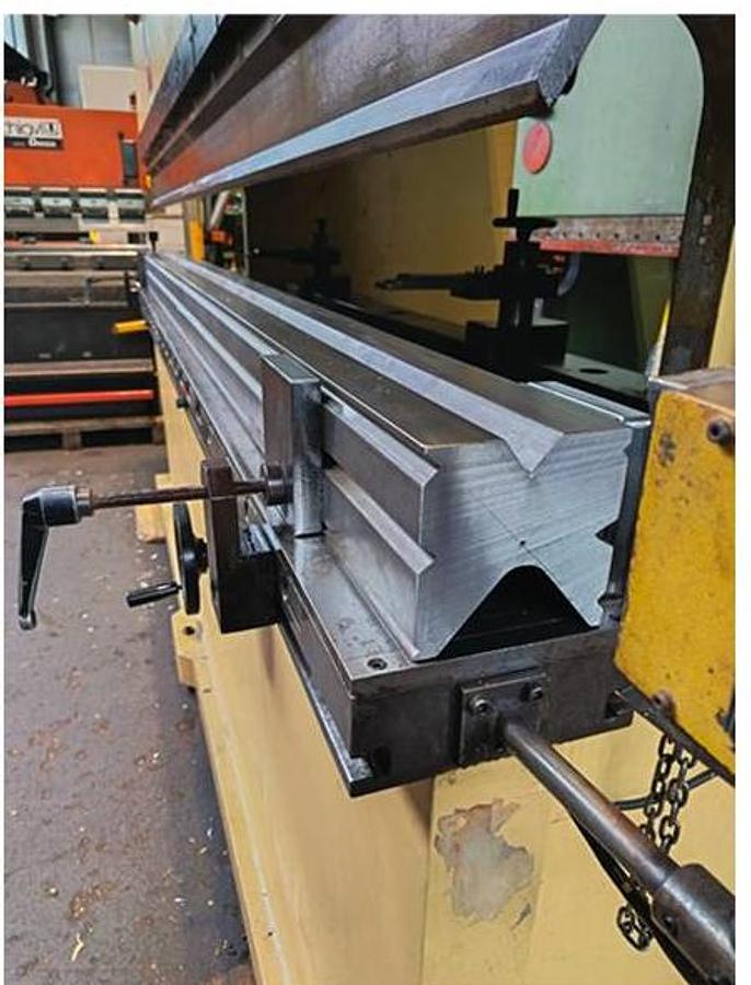 Usato PRESSA PIEGATRICE FARINA DA3100X200 TON