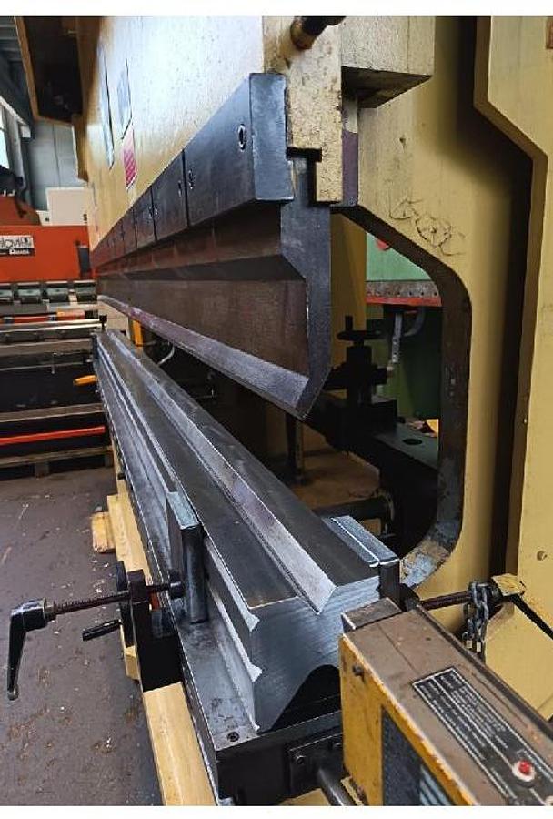 Usato PRESSA PIEGATRICE FARINA DA3100X200 TON