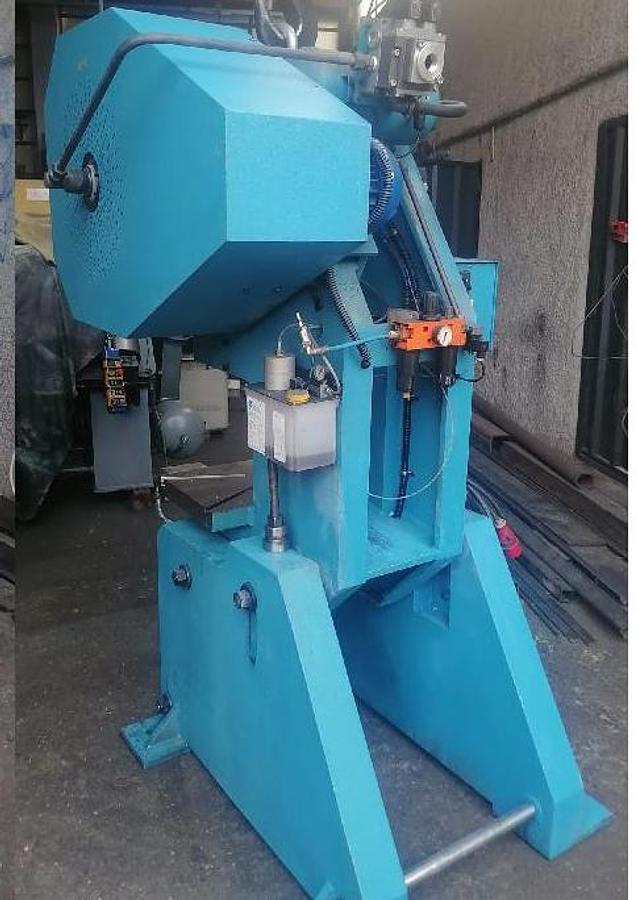 Usato PRESSA SANGIACOMO 40TON – NON CE