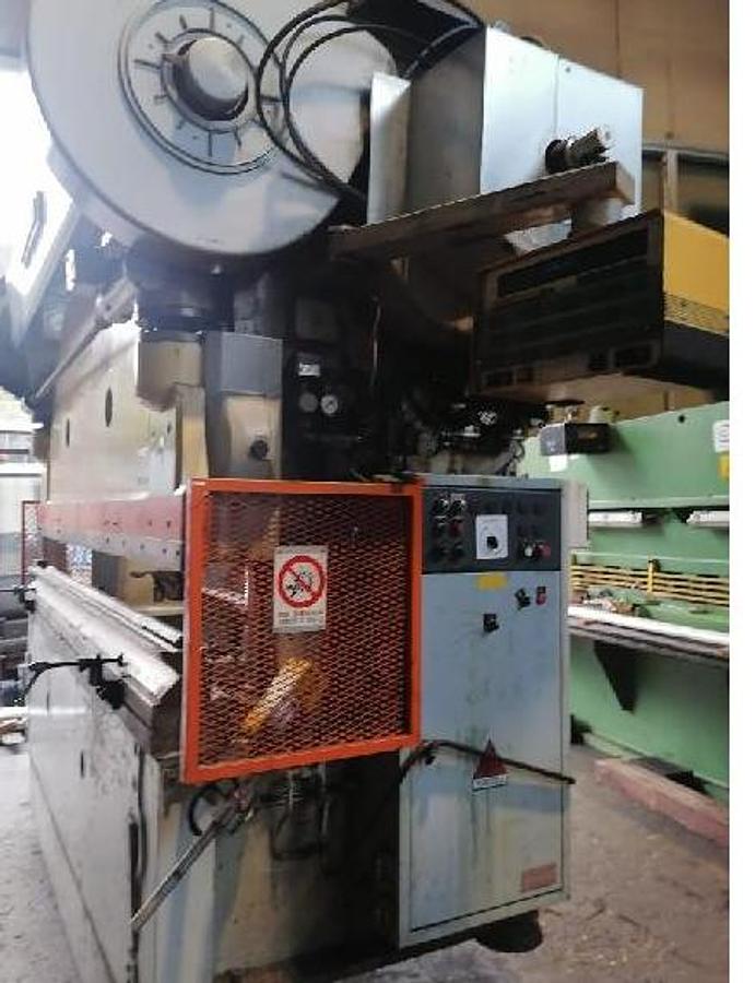 Usato PRESSA MARIANI A FRIZIONE PNEUMATICA DA MINIMO 115 FORSE 150