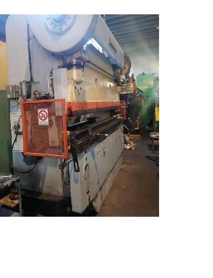 Usato PRESSA MARIANI A FRIZIONE PNEUMATICA DA MINIMO 115 FORSE 150