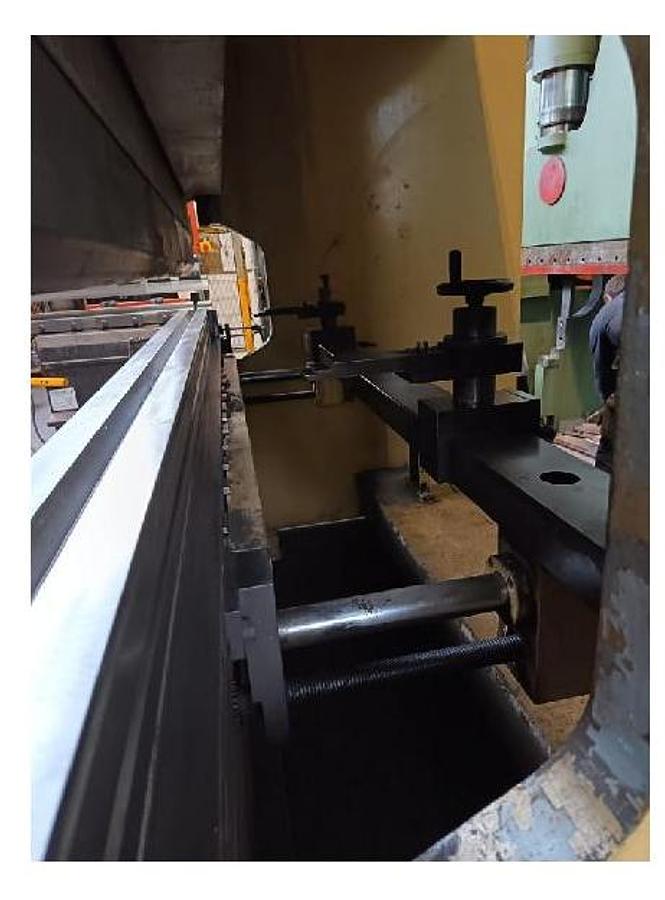 Usato PRESSA PIEGATRICE FARINA DA3100X200 TON