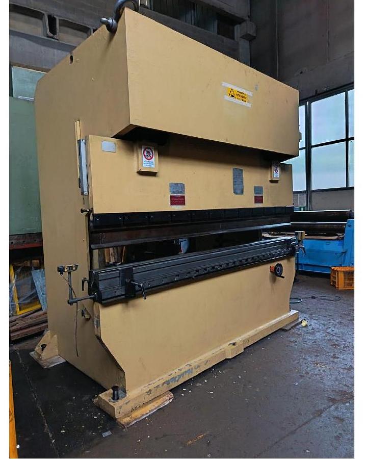 Usato PRESSA PIEGATRICE FARINA DA3100X200 TON