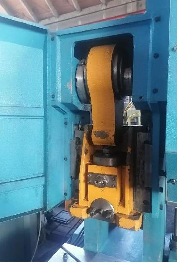 Usato PRESSA SANGIACOMO 40TON – NON CE