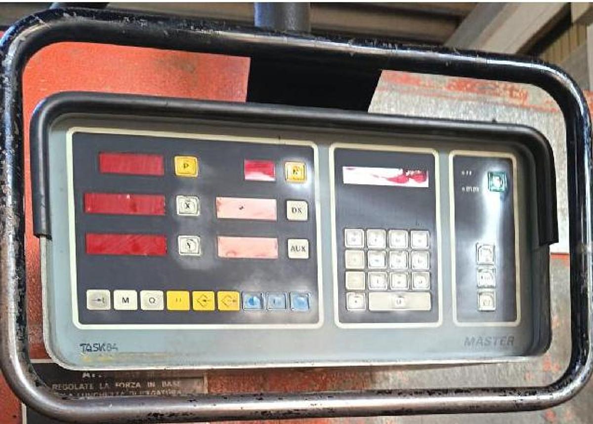 Usato PRESSA PIEGATRICE RG 25/12A DA 1250X25 TON IDRAULICA