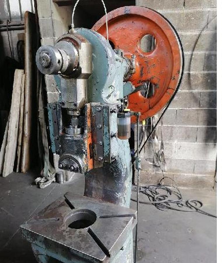 Usato PRESSA A CHIAVETTA CASAROTTO DA 20 TON MOD.DF20