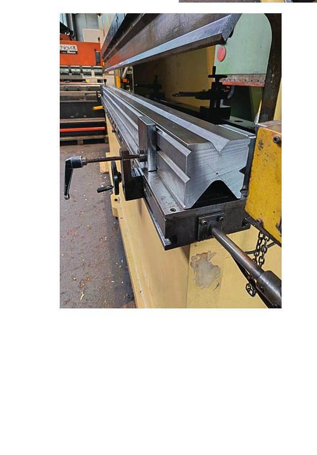 Usato PRESSA PIEGATRICE FARINA DA3100X200 TON