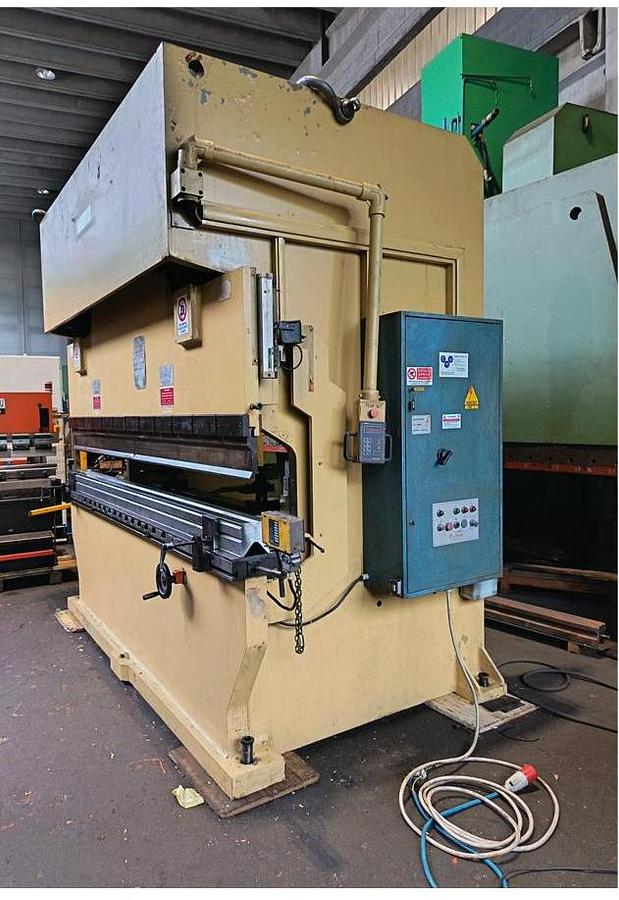 Usato PRESSA PIEGATRICE FARINA DA3100X200 TON