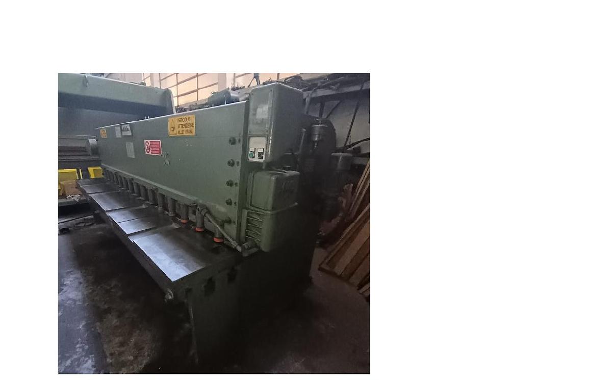 Usato CESOIA CBC 3000 X 4 MECCANICA A FRIZIONE PNEUMATICA