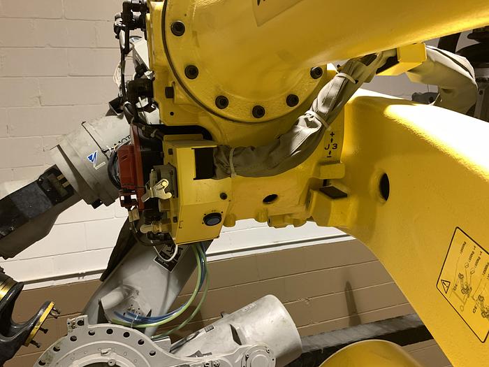 Used FANUC R2000iC/125L 6 AXIS CNC ROBOT WITH R30iB CONTROLLER, IR VISION, 125KG X 3,100 MM H REACH