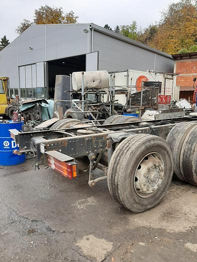 Gebruikt 1999 MERCEDES BENZ 2540 6x2 chassis, 3 pedals , spring in the front