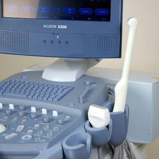 D'occasion ECHOGRAPHE SIEMENS ACUSON X300 AVEC 4 SONDES ET ECRAN PLAT