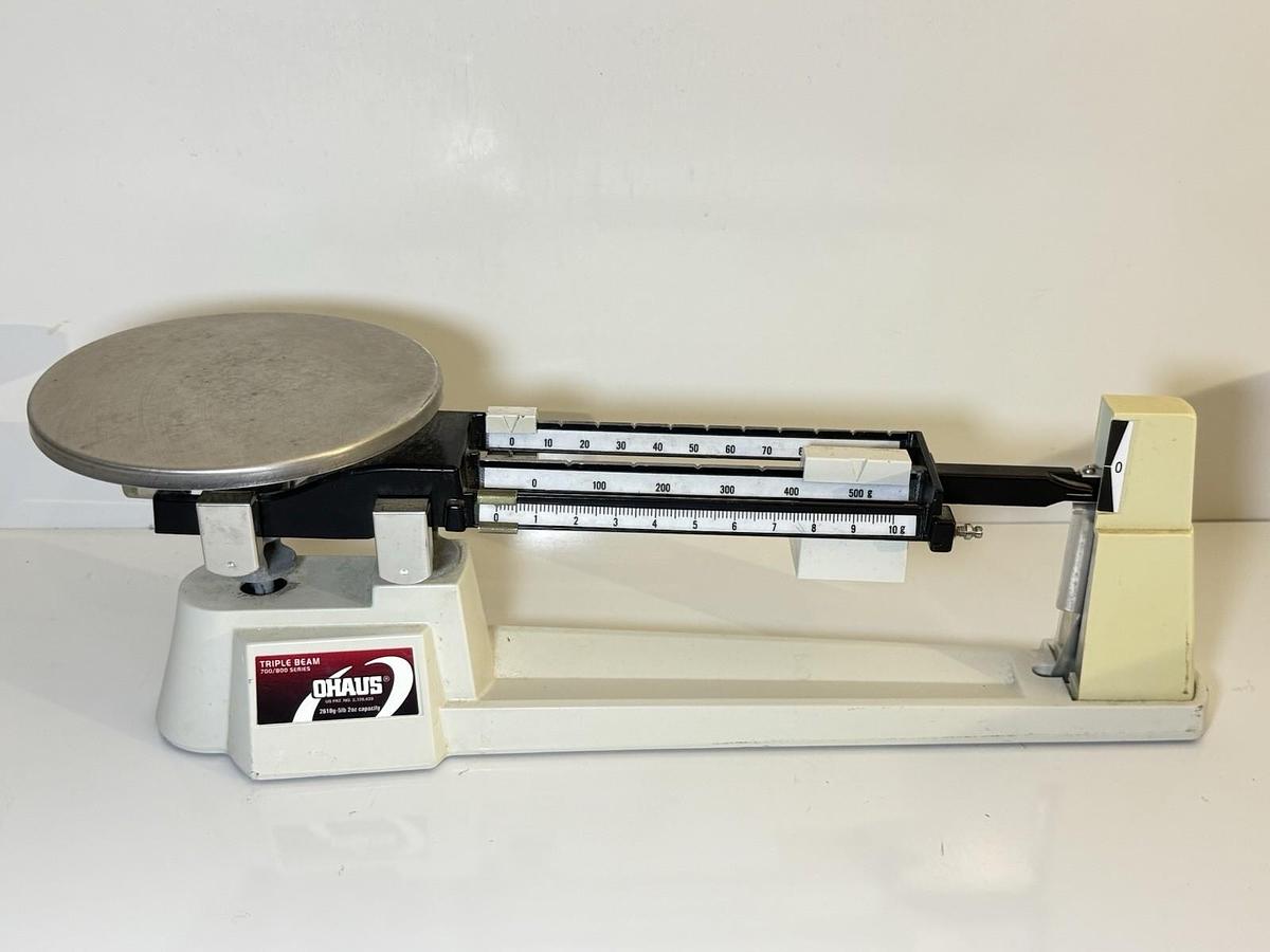Used Ohaus Triple Beam Balance 700 / 800 Series 2610g 5lb 2oz Capacity Scale