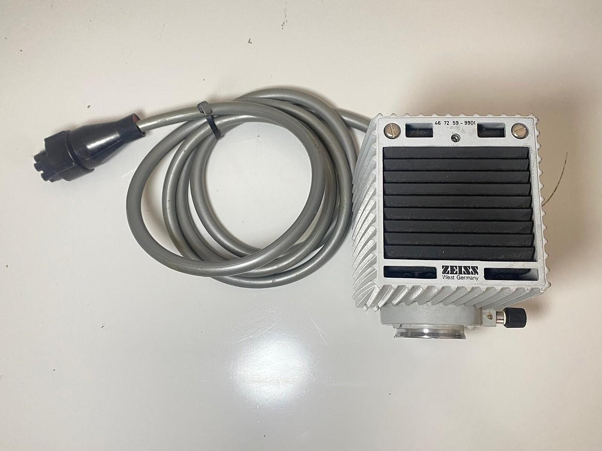 Used CARL ZEISS MICROSCOPE LIGHT SOURCE ILLUMINATOR 100 46 80 30-9999