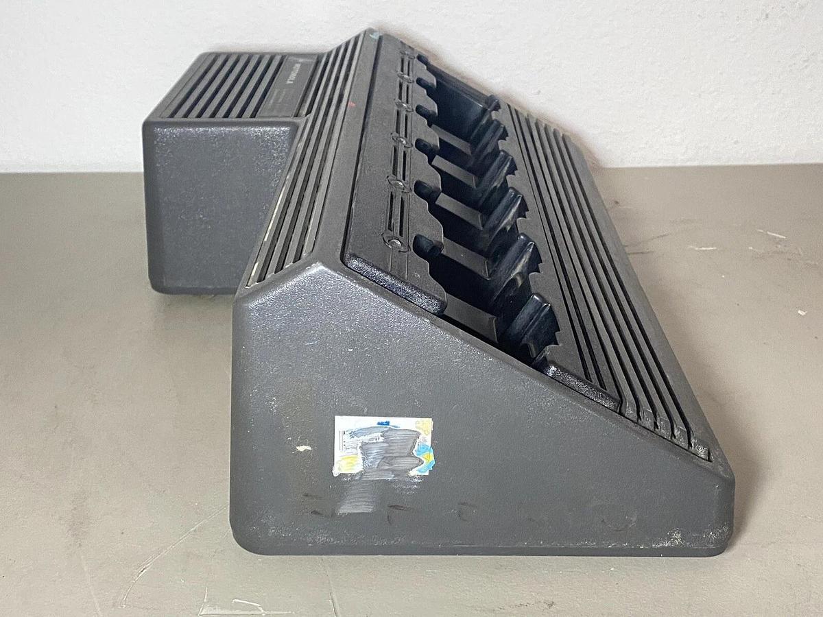 Used Motorola HTN9005 6-Bank Charging Charger Station for HT750 HT1250 HT1550