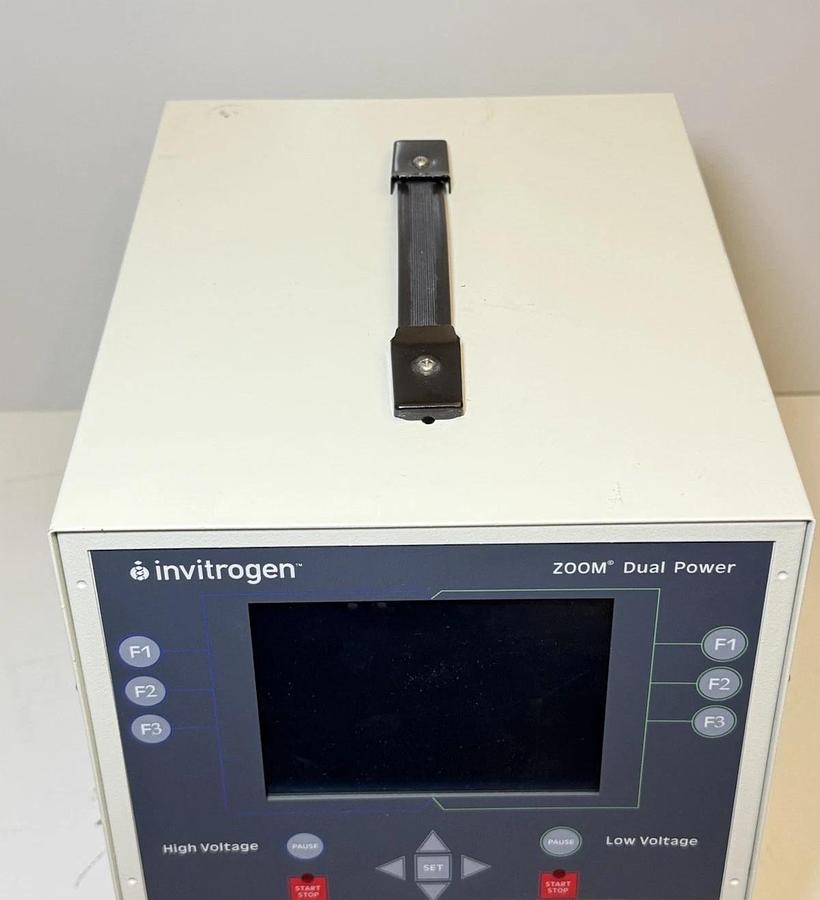 Used Invitrogen Corporation ZP10001 Zoom Dual Power Supply