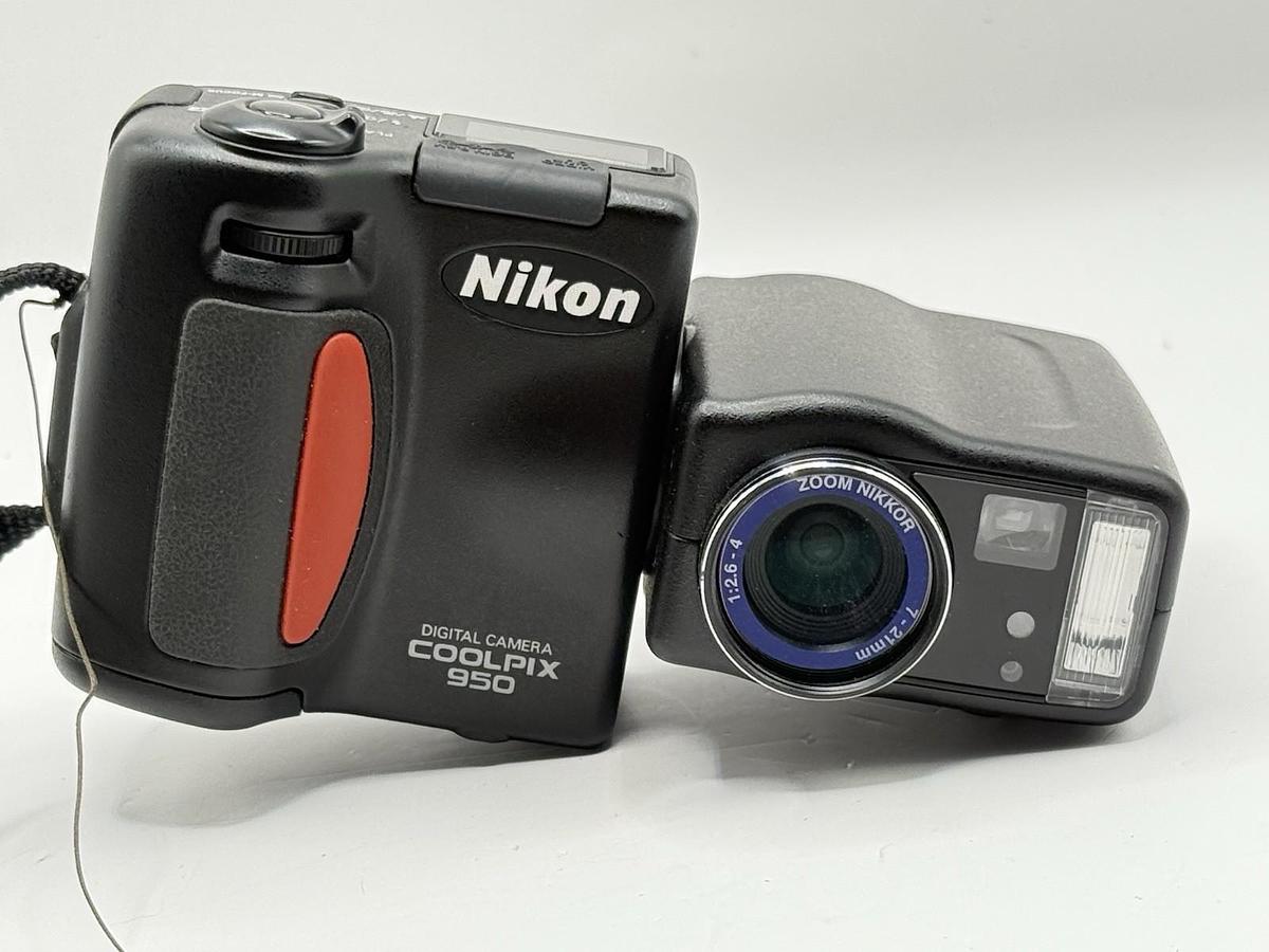 Used Nikon Coolpix 950 E950 Digital Camera with Case
