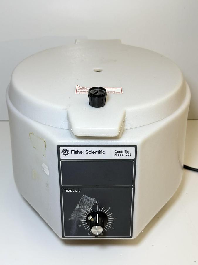 Used Fisher Scientific Centrific Centrifuge with Rotor 6 Test tubes - Model: 228