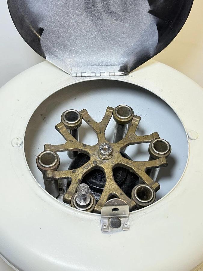 Used IEC International Equipment Co. Clinical Centrifuge with Rotor #221