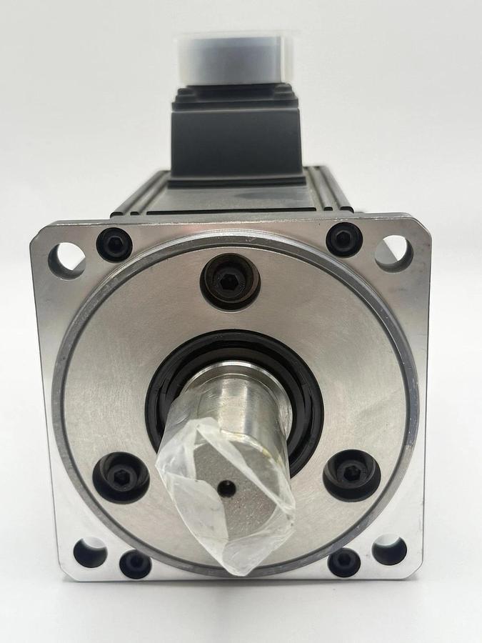 Used Mitsubishi HG-RR153 AC Servo Motor – New in Box