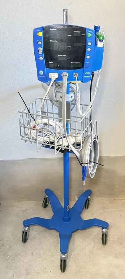 Used GE Dinamap Carescape V100 Patient Monitor NiBP Masimo Spo2 Temp w/ Stand Cart