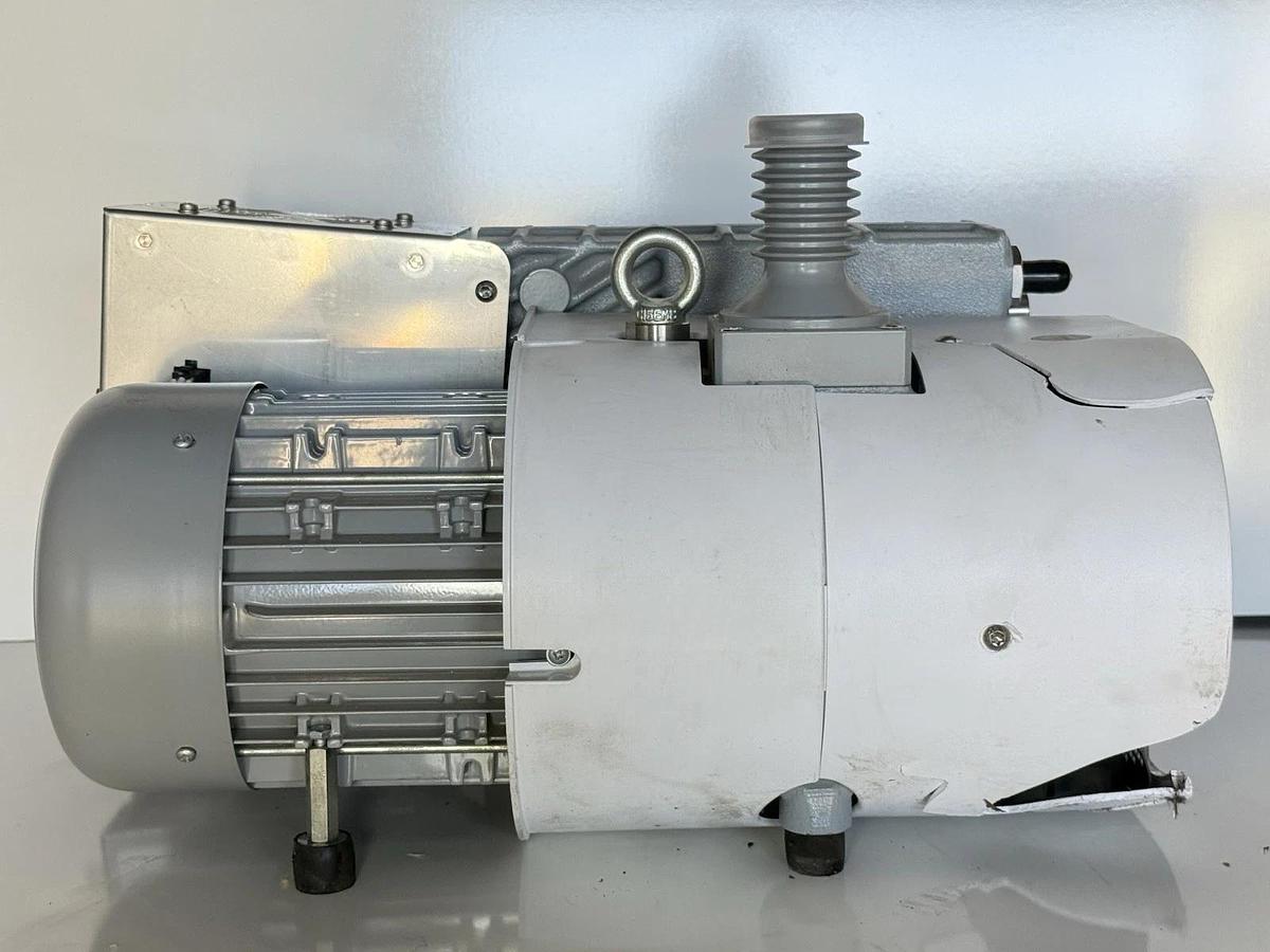 Used Agilent Technologies MS40-S Rotary Vane Pump X3705-64000