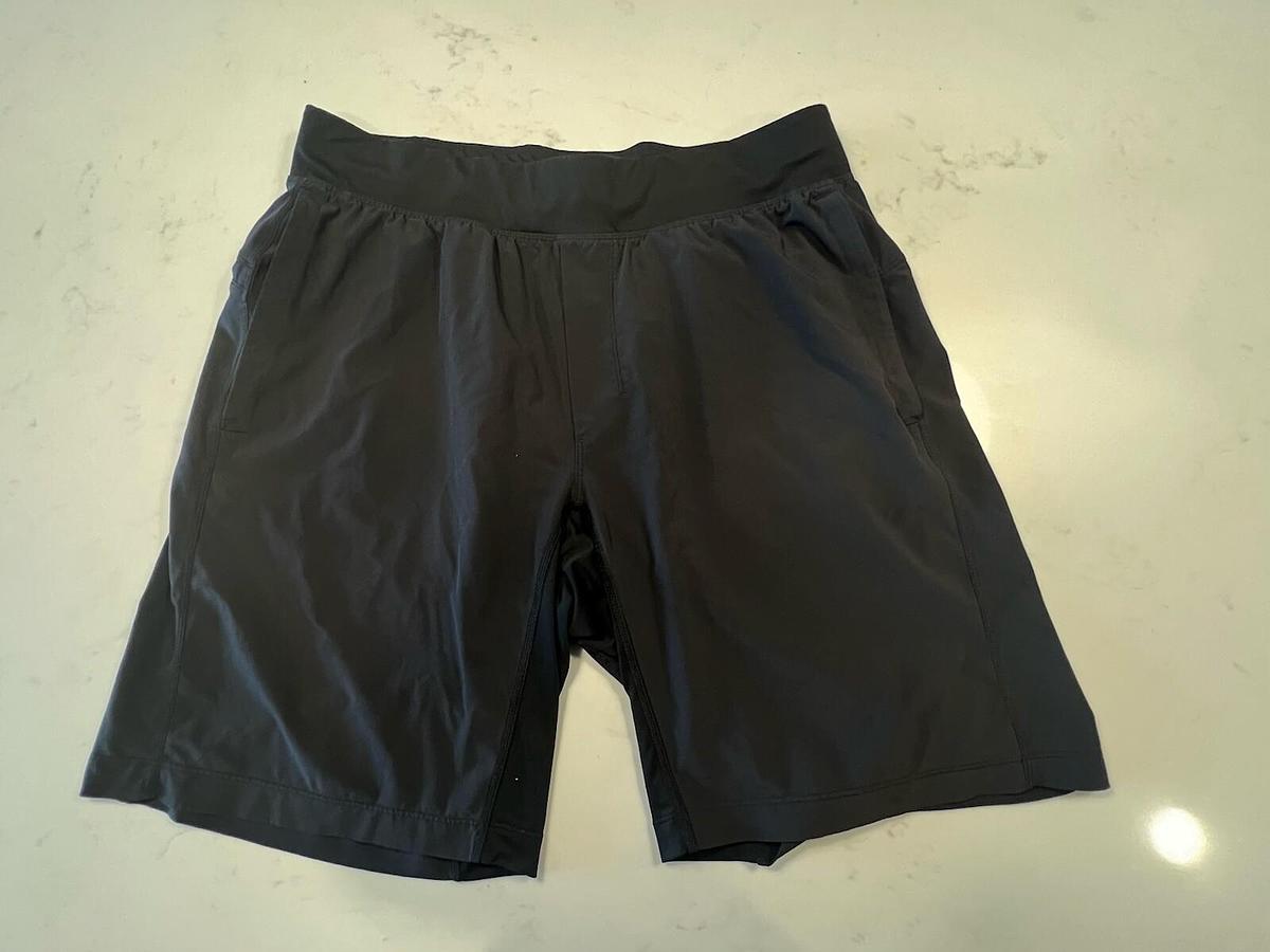 Used LULULEMON MENS sz XL BLACK SHORTS CA 35801 9” Inseam