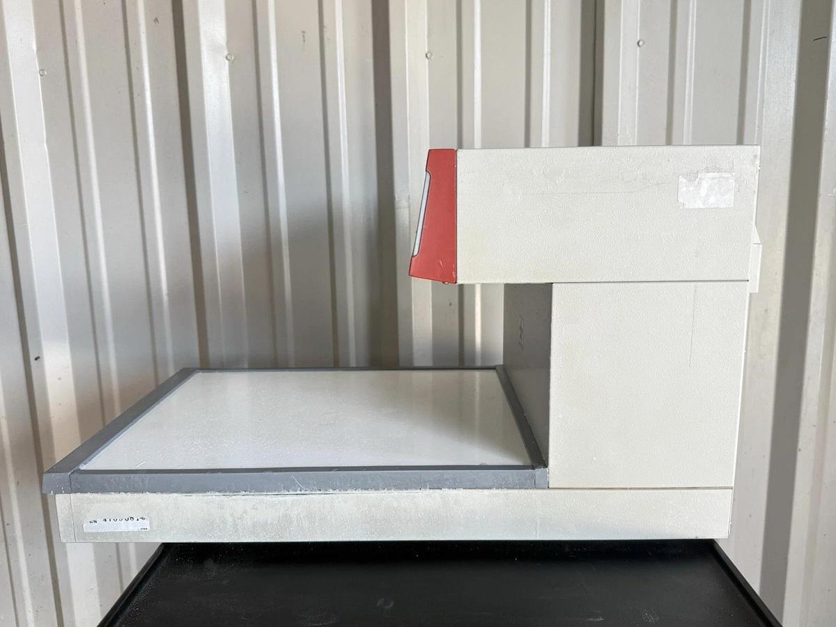 Used Sakura Tissue-Tek 4 Embedding Console 4710 and Cryo Console 4709