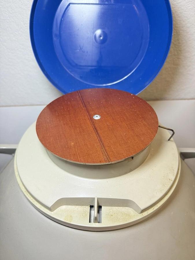 Used Taylor-Wharton 35VHC Union Carbide / Cryo Cryogenic 35L Liquid Nitrogen Tank