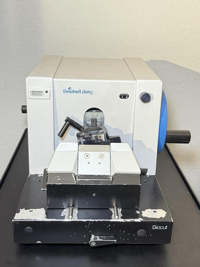 Used Reichert-Jung 2030 Rotary Microtome – Precision Laboratory Tissue Sectioning