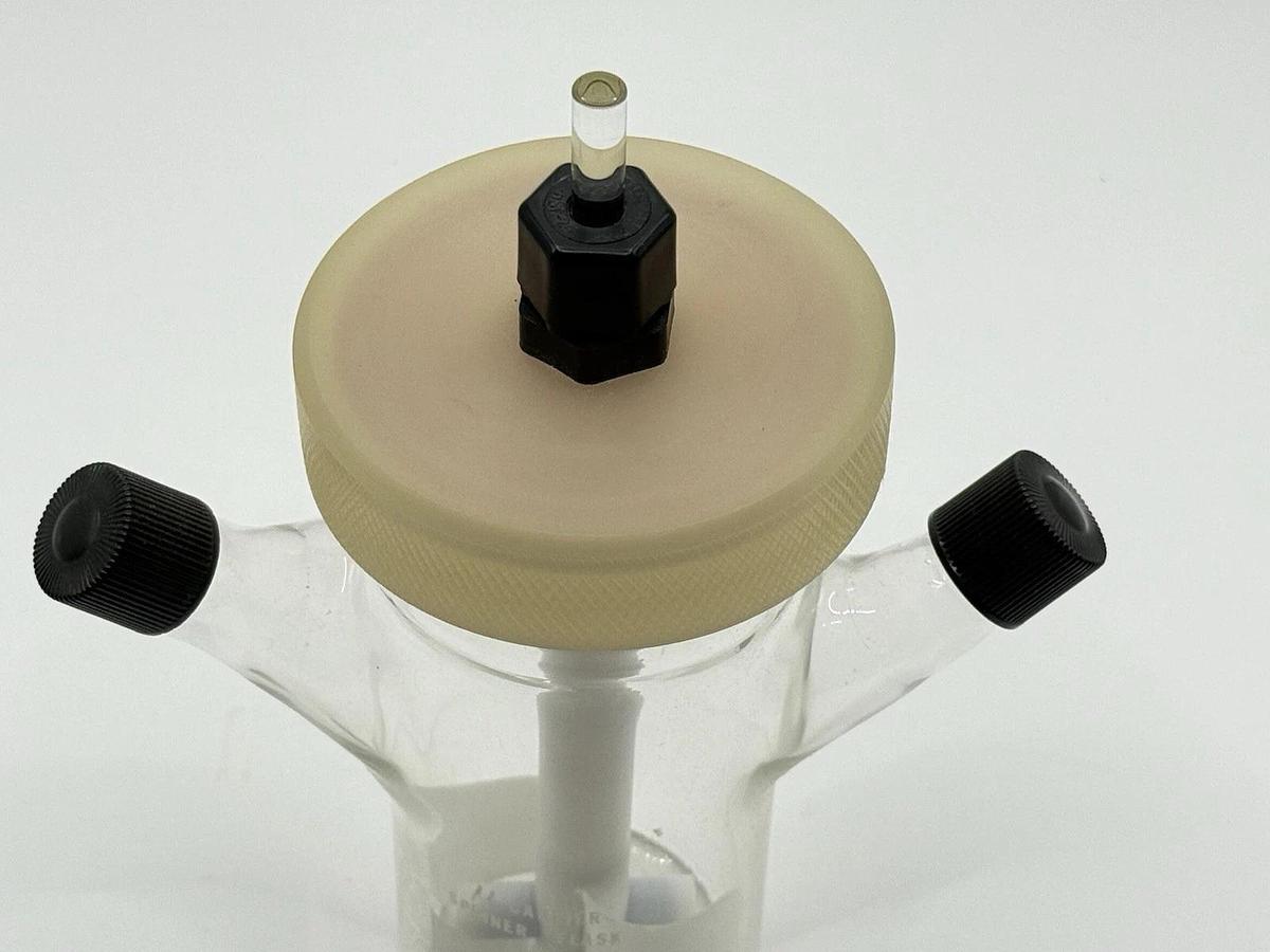 Used Bellco 100mL 3-Neck Pyrex Glass Spinner Flask with a magnetic spinner 1965-00100