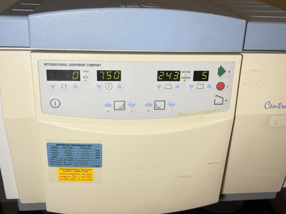 Used IEC Centra CL3 Centrifuge w/ Rotor #243 & Swing buckets