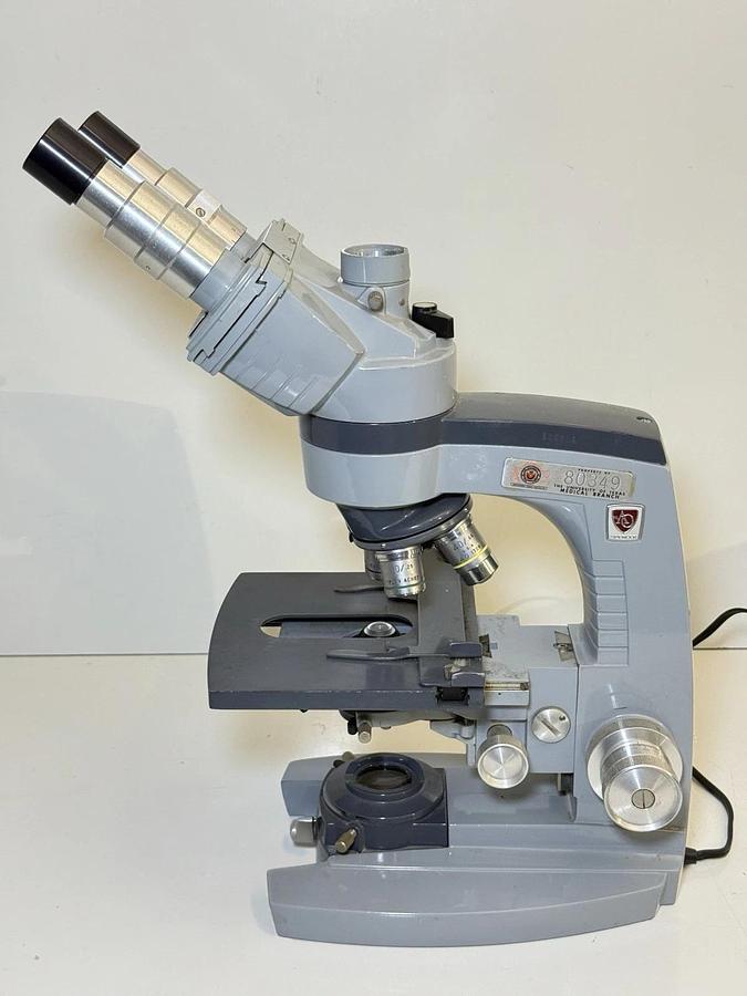 Used American Optical Spencer Microscope With 4 Objectives + Transformer