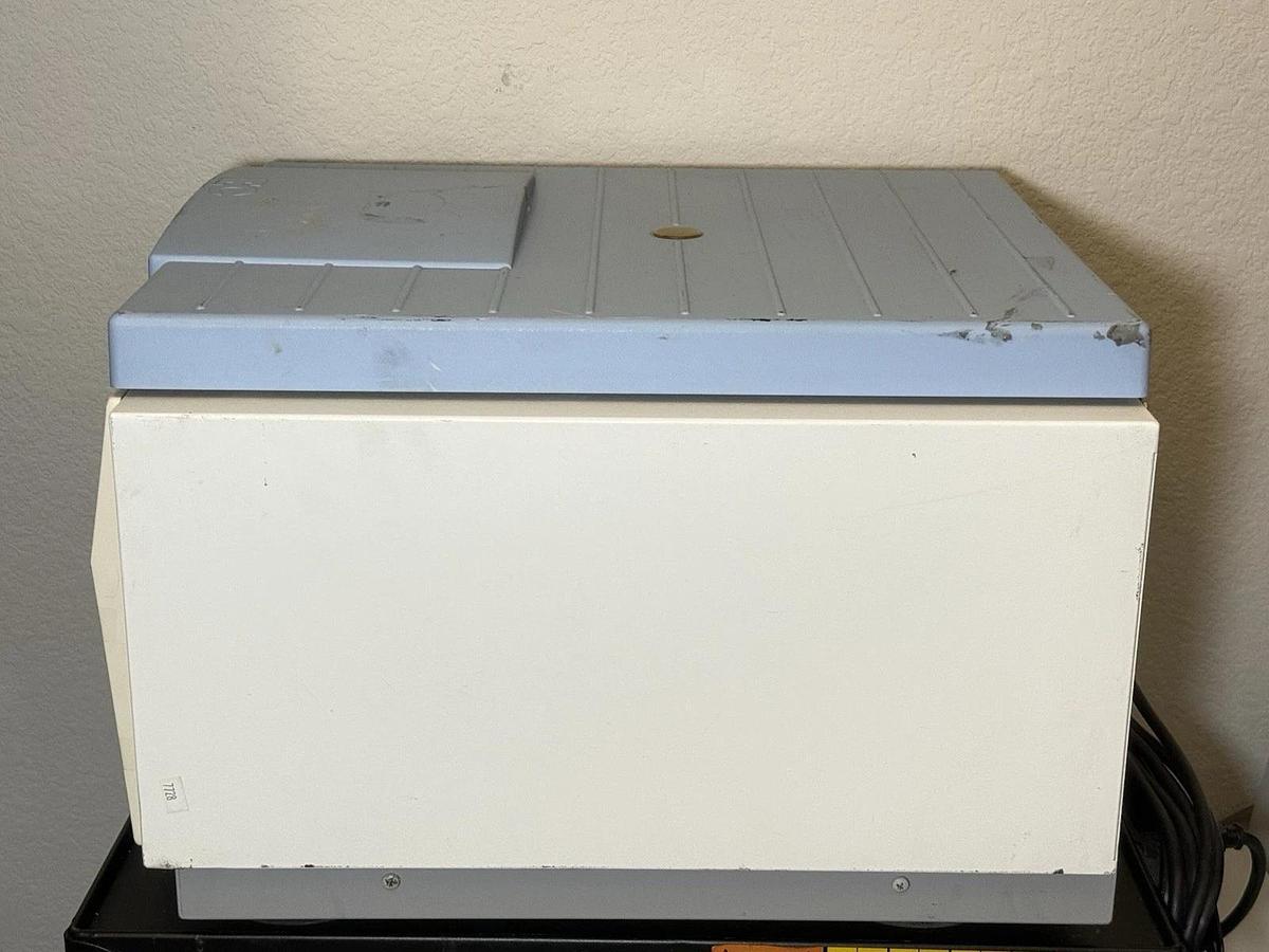 Used IEC Centra CL3 Centrifuge w/ Rotor #243 & Swing buckets