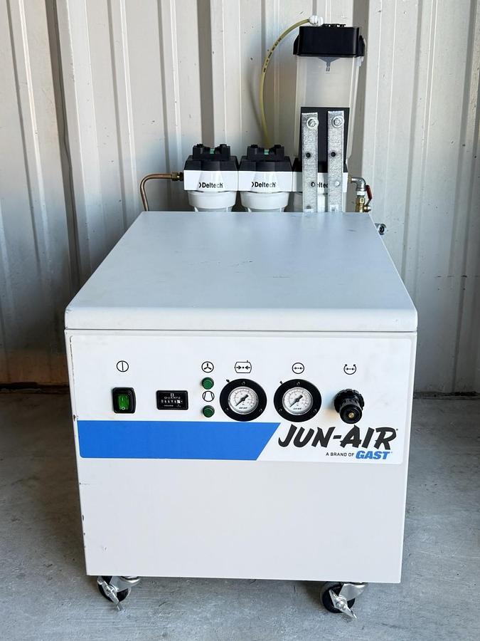 Used Jun-Air OF302-4M Oil-Free Air Compressor 4 Liter (1609060)